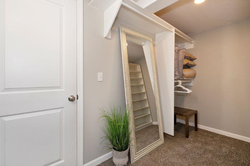 1613 Scott Pl - Photo 6 of 10