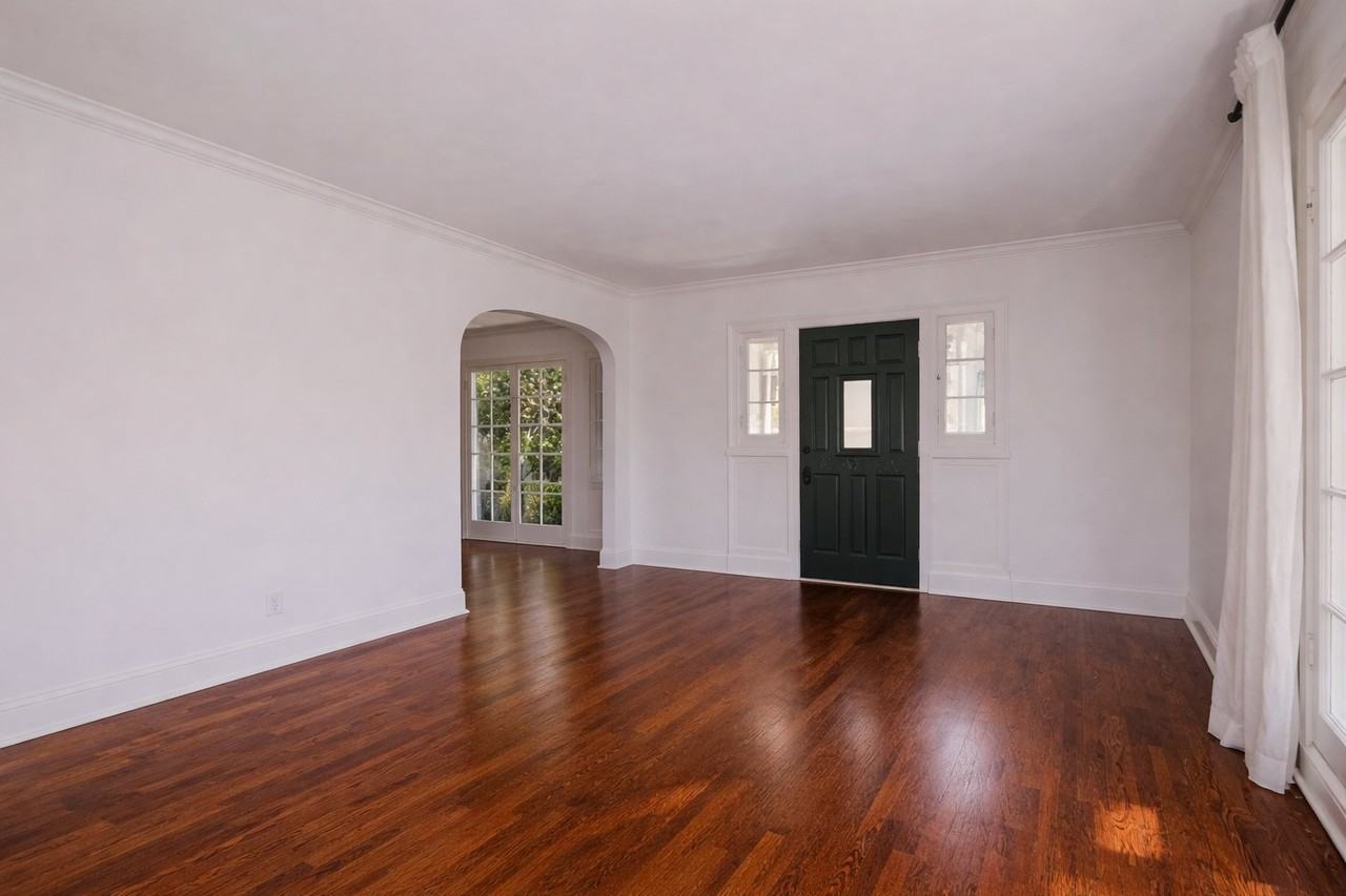 2345 W 21st St - Photo 4 of 16