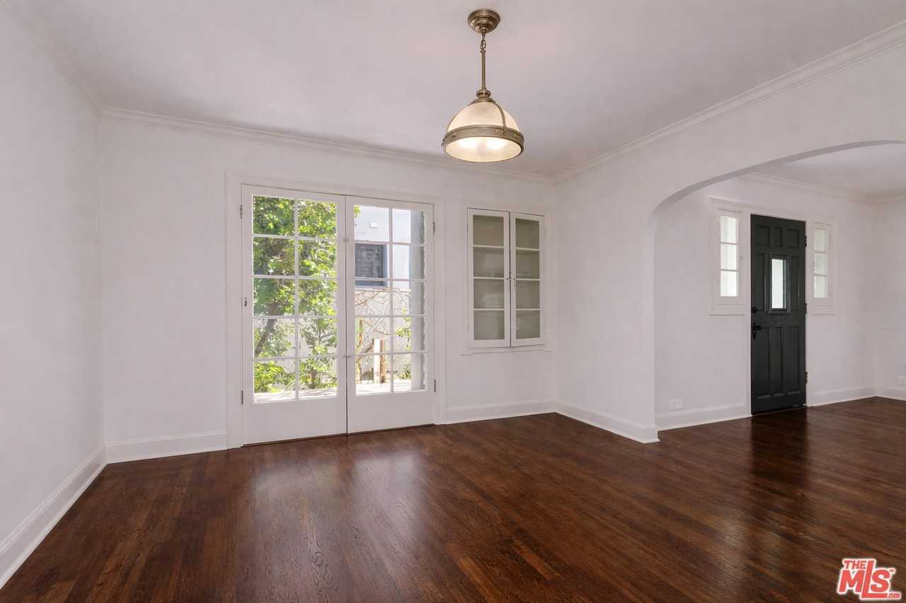 2345 W 21st St - Photo 6 of 16