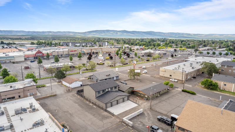 2077 Walla Walla Ave - Photo 6 of 32