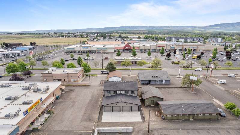 2077 Walla Walla Ave - Photo 7 of 32