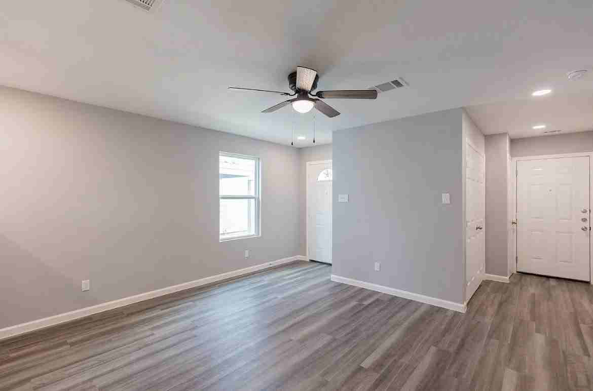 311 Bundy #1 - Photo 3 of 19