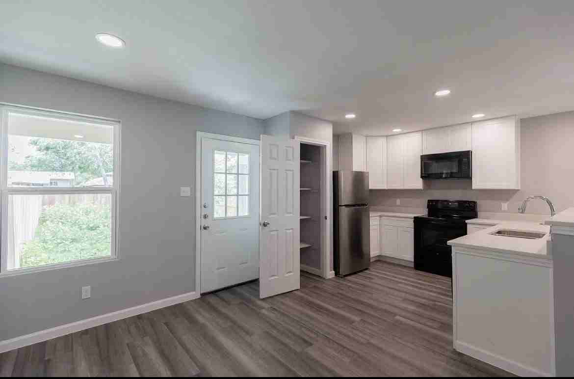 311 Bundy #1 - Photo 4 of 19