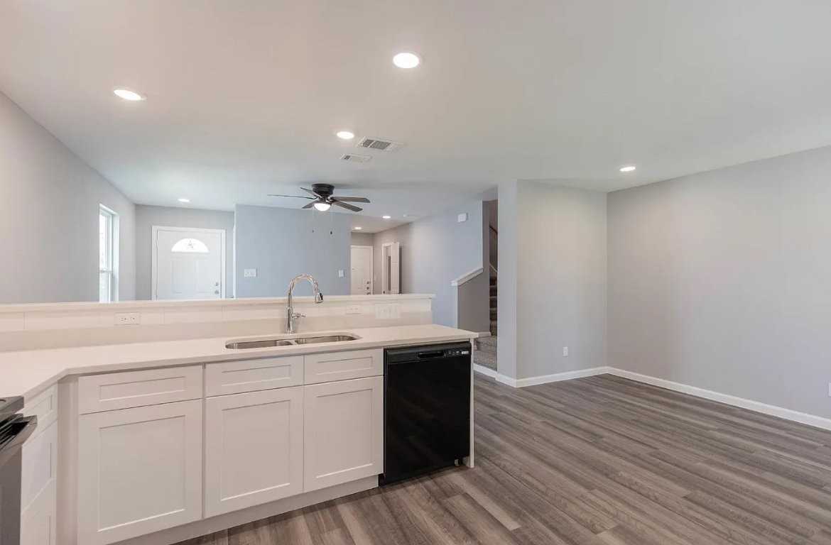 311 Bundy #1 - Photo 5 of 19