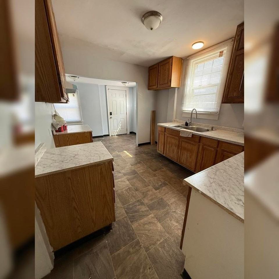 1410 E Blake Ave - Photo 2 of 14