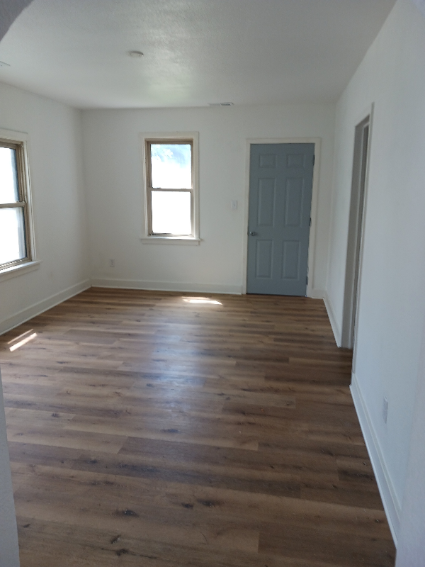 605 S Ash St - Photo 3 of 7