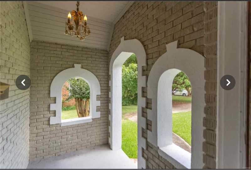 2405 College St - Photo 3 of 38