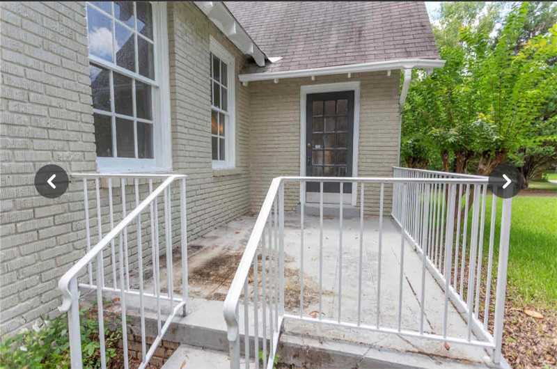 2405 College St - Photo 4 of 38