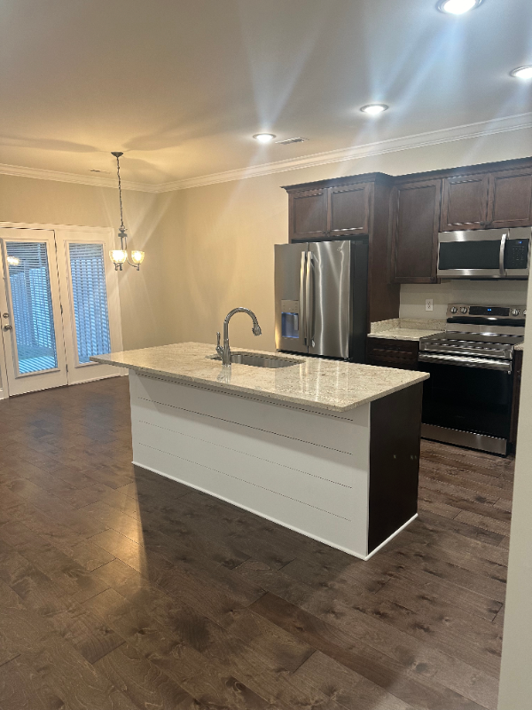 528 Bellingham Dr Ne - Photo 4 of 16