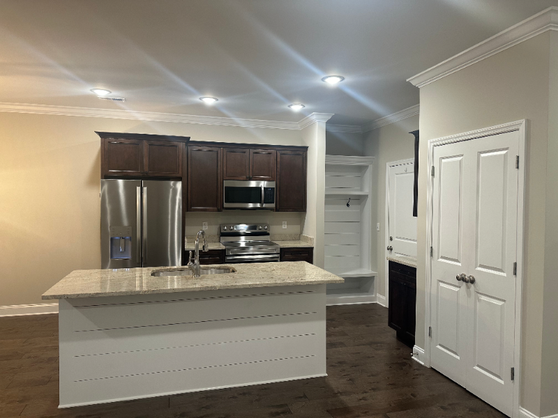 528 Bellingham Dr Ne - Photo 5 of 16