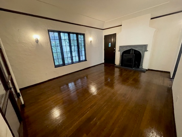 635 E 9th St #4 - Photo 3 of 17