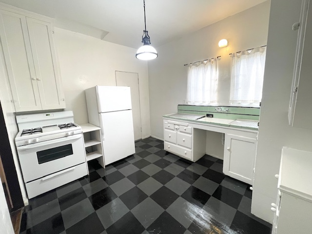 635 E 9th St #4 - Photo 5 of 17