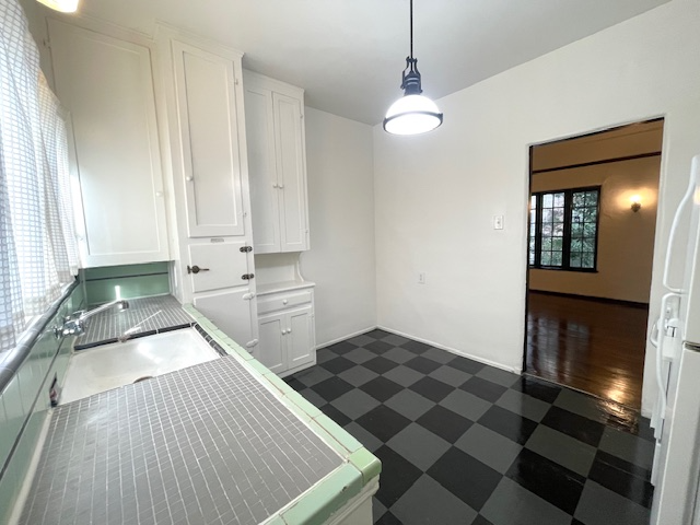 635 E 9th St #4 - Photo 6 of 17