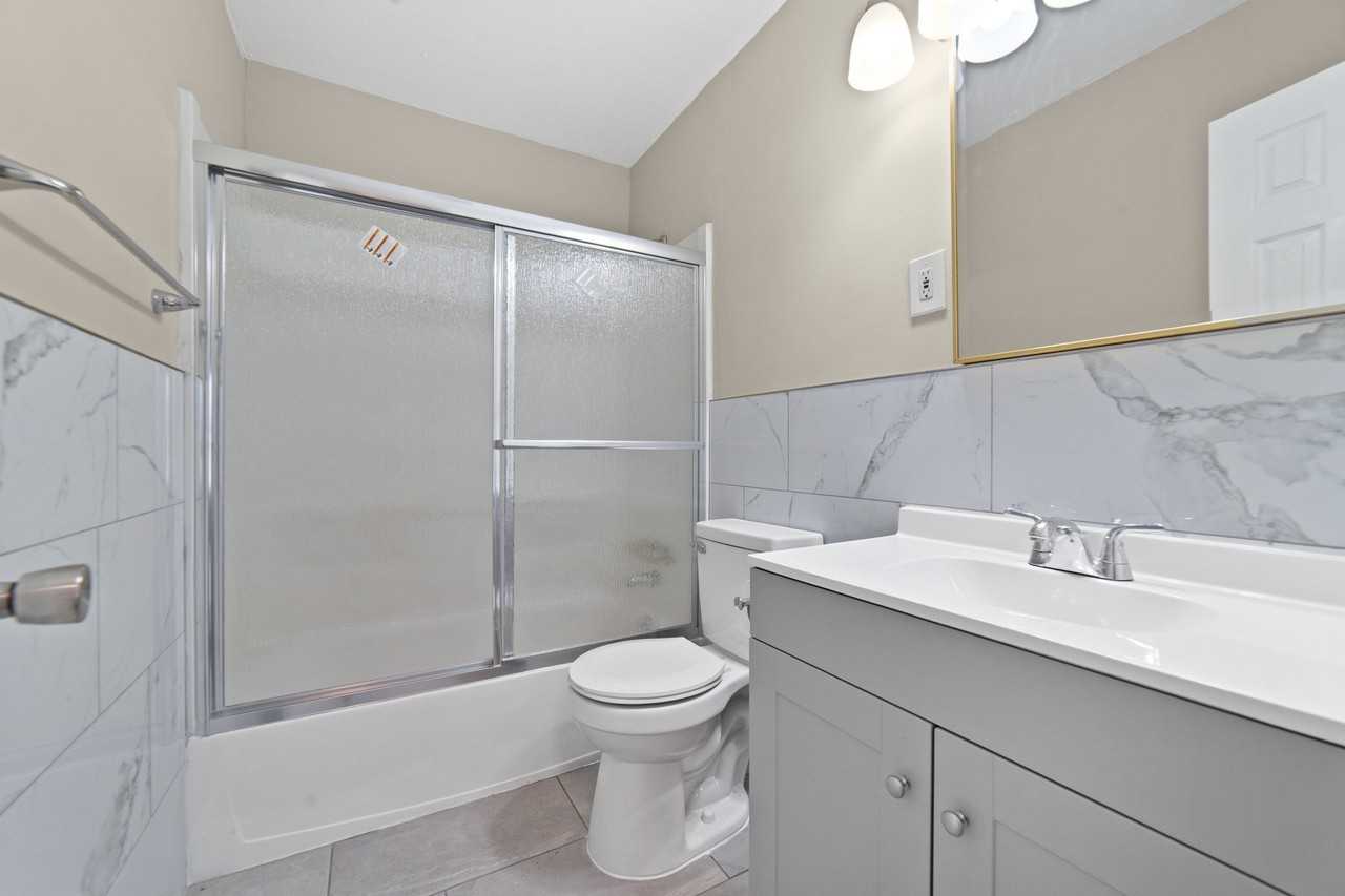 3410 Elizabeth St Nw #2 - Photo 5 of 10