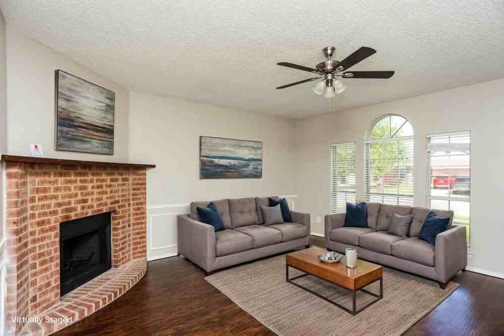 948 Fenway Ln - Photo 4 of 19