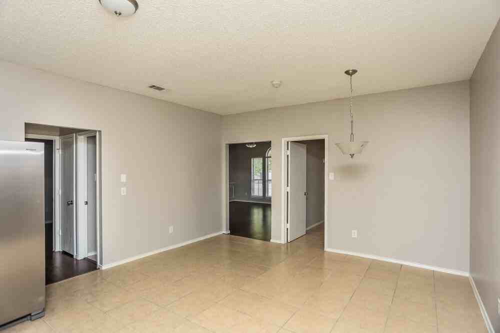 948 Fenway Ln - Photo 7 of 19