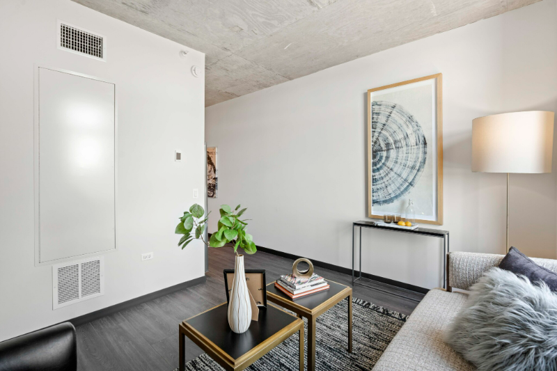 151 N Ashland Ave - Photo 2 of 16