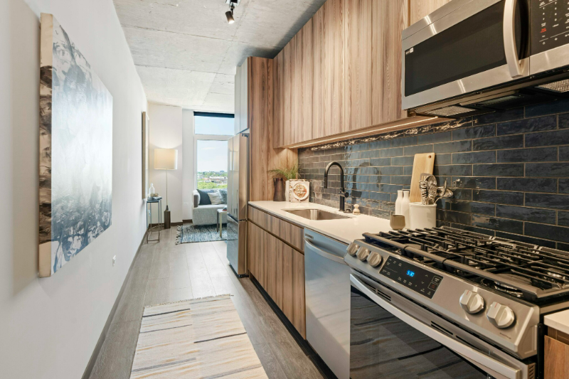 151 N Ashland Ave - Photo 3 of 16