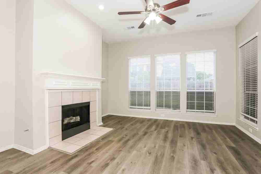 4617 Seneca Dr - Photo 3 of 16