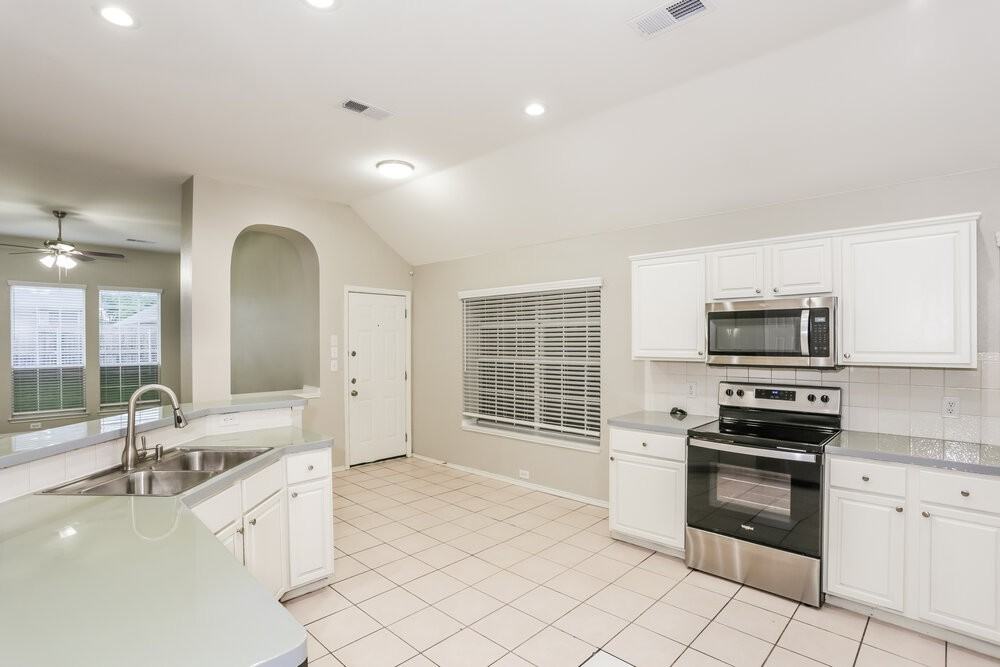 4617 Seneca Dr - Photo 6 of 16