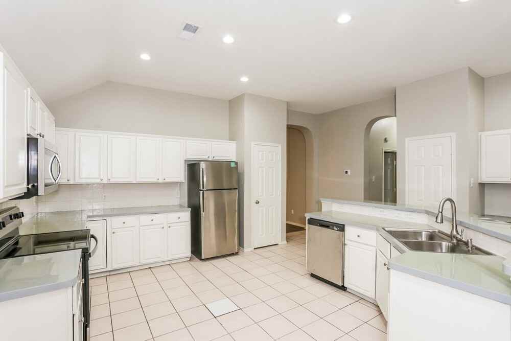 4617 Seneca Dr - Photo 7 of 16