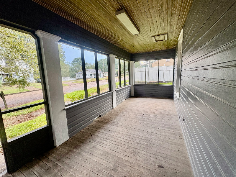 518 Virginia Ave - Photo 2 of 11