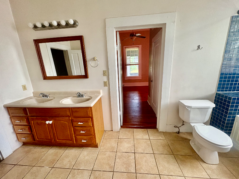 518 Virginia Ave - Photo 7 of 11