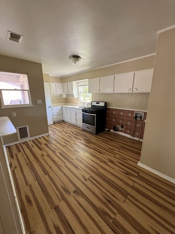 2800 Redwood St - Photo 4 of 17