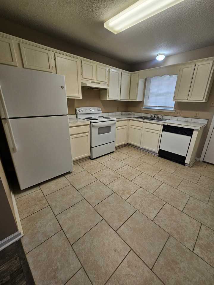 1 Lilac St #3 - Photo 3 of 8