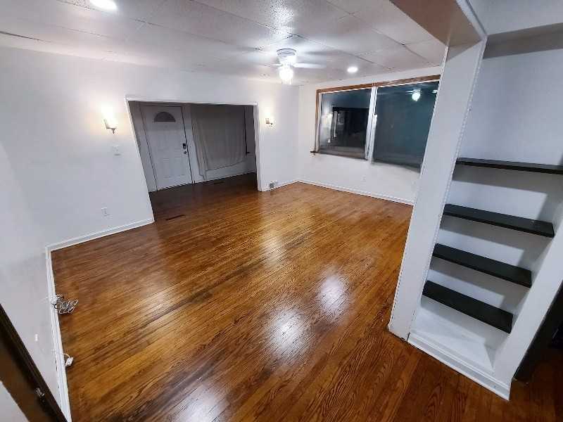 636 W 17th St #1 - Photo 3 of 16