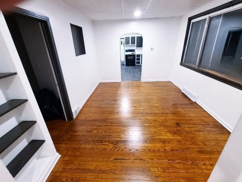 636 W 17th St #1 - Photo 4 of 16