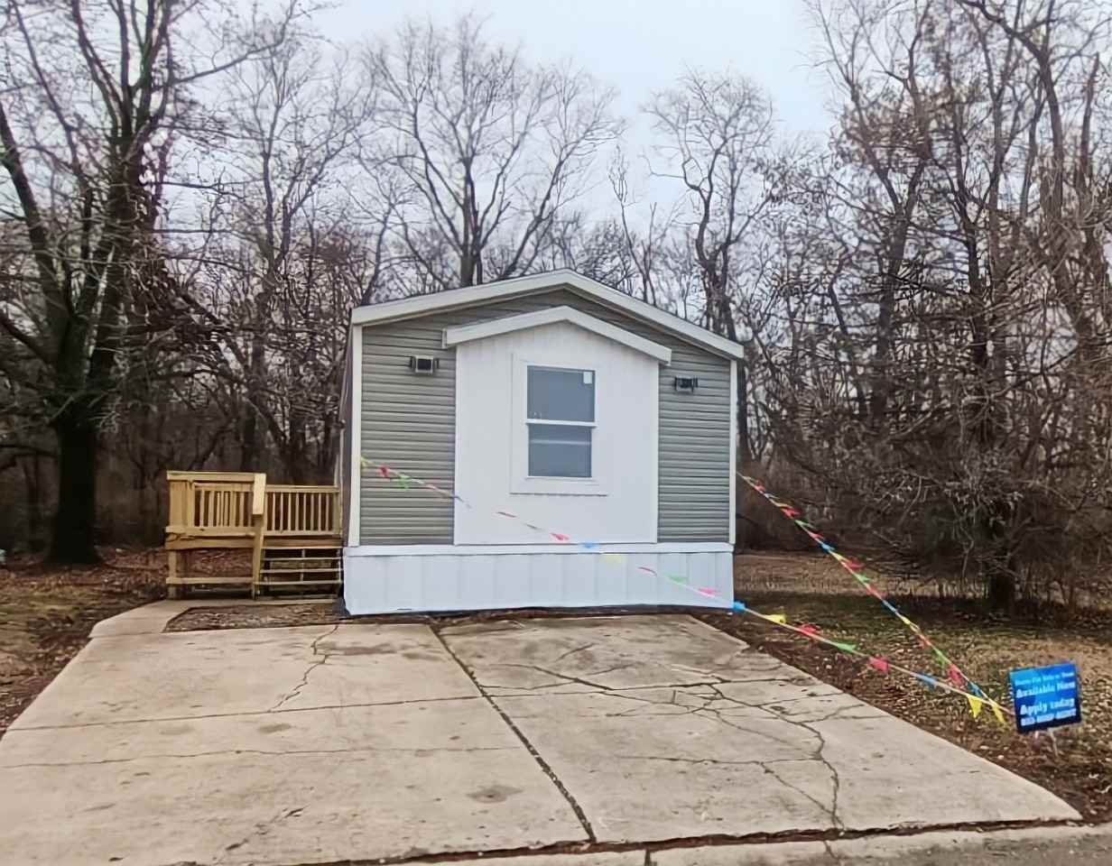 100 Deerwood Park - Photo 6 of 11