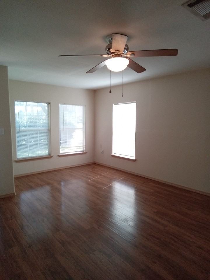 156 S Grape Ave - Photo 3 of 15