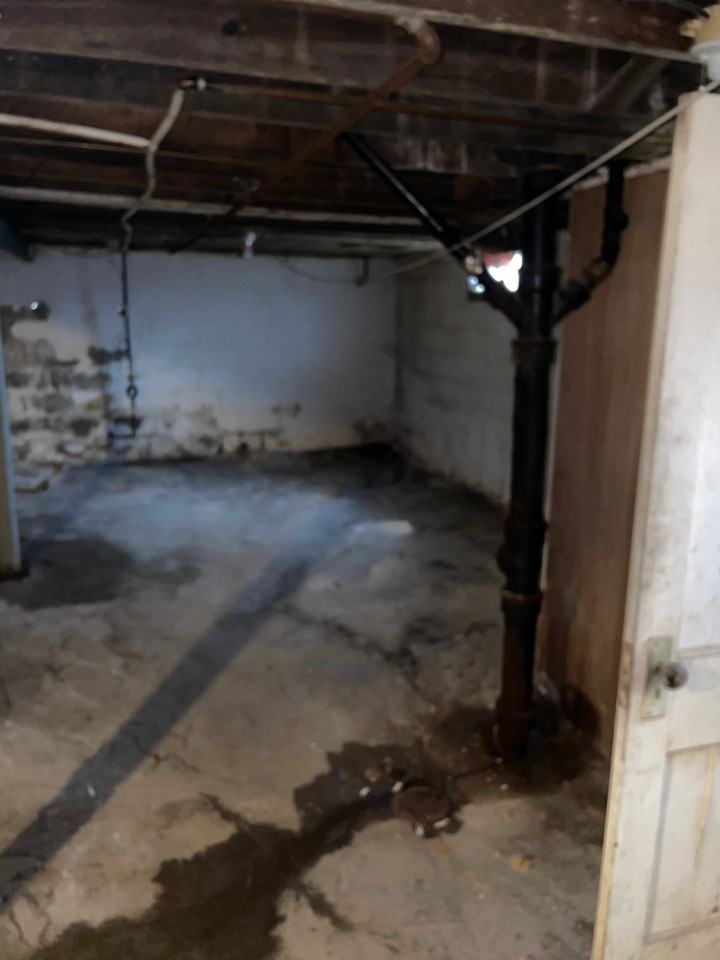 2140 69th St - Photo 4 of 17