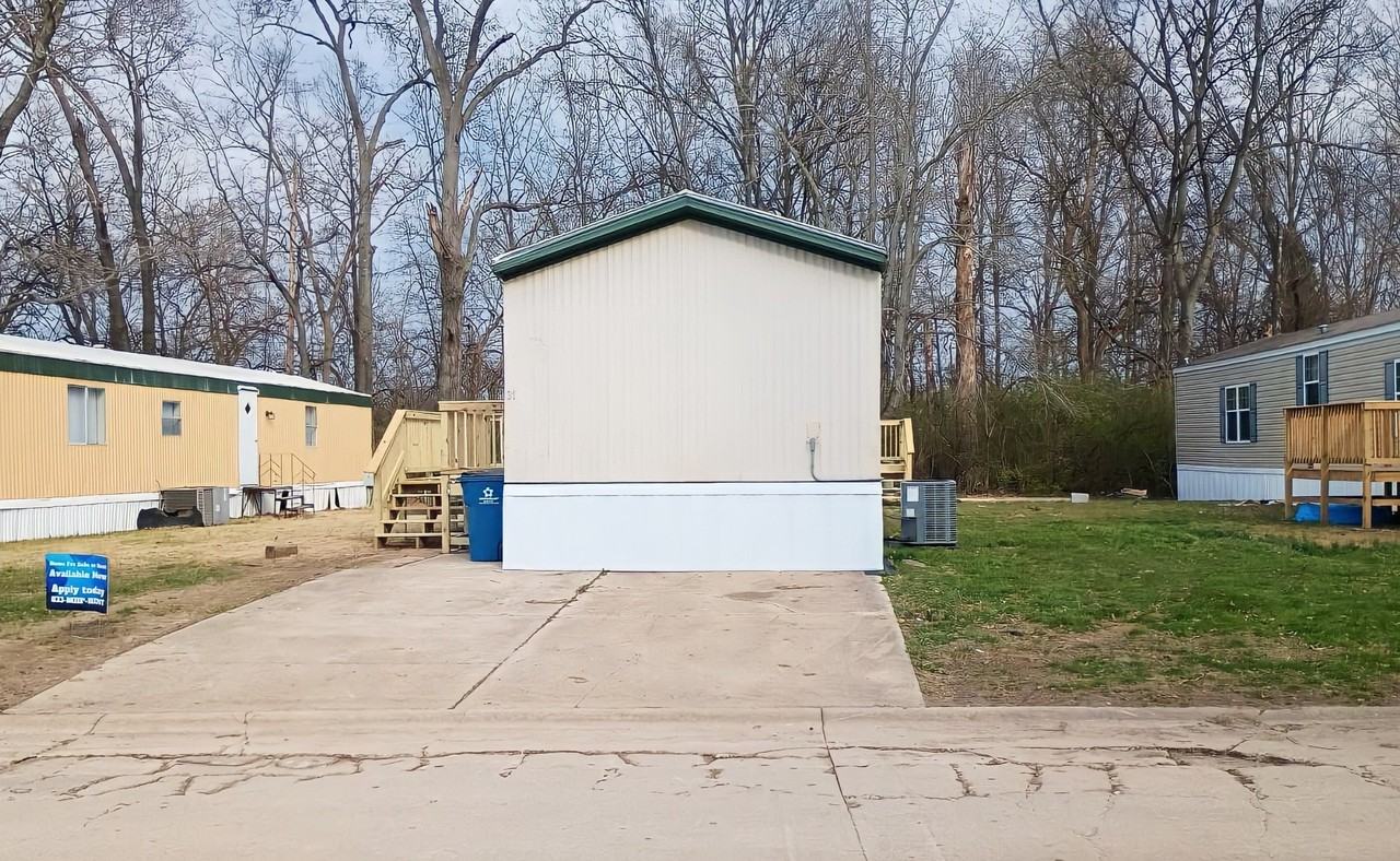 31 Deerwood Park - Photo 3 of 9