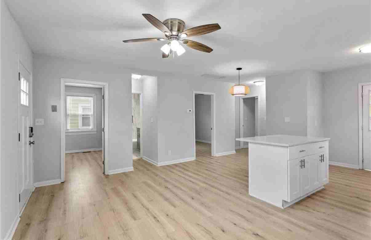 307 Beechwood Ave - Photo 4 of 15