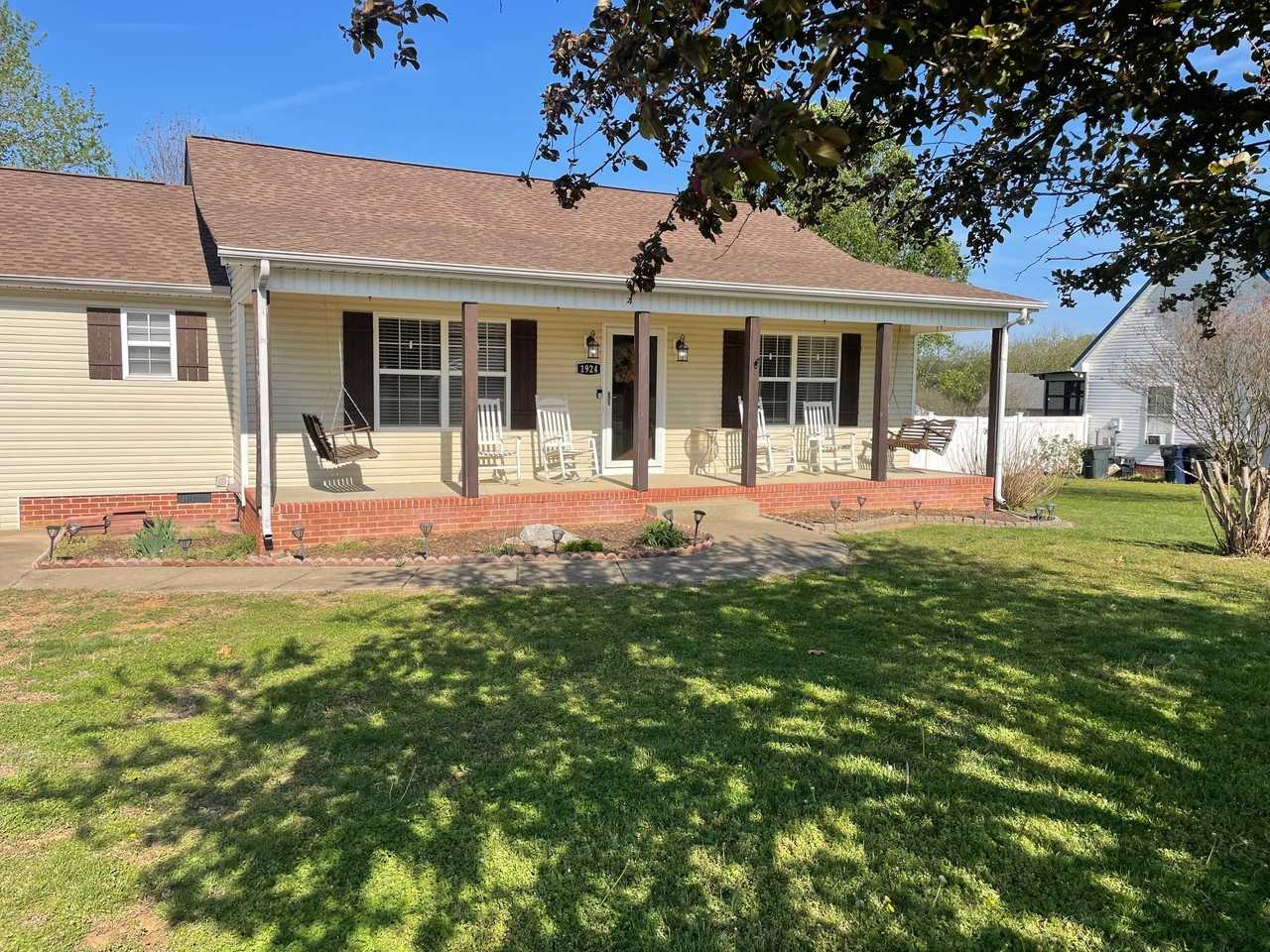 1924 Farmington Ct