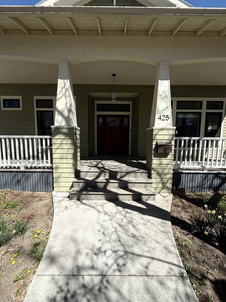 425 S Yellowstone St - Photo 3 of 49