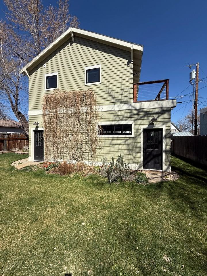 425 S Yellowstone St - Photo 4 of 49