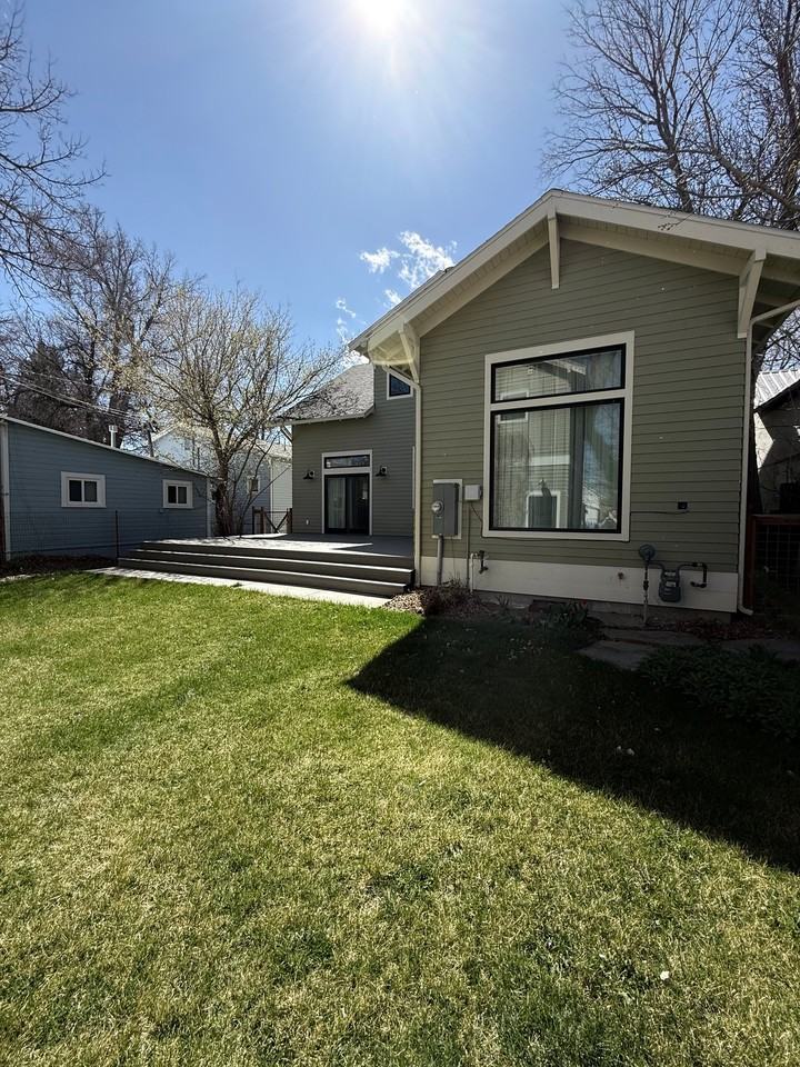 425 S Yellowstone St - Photo 5 of 49