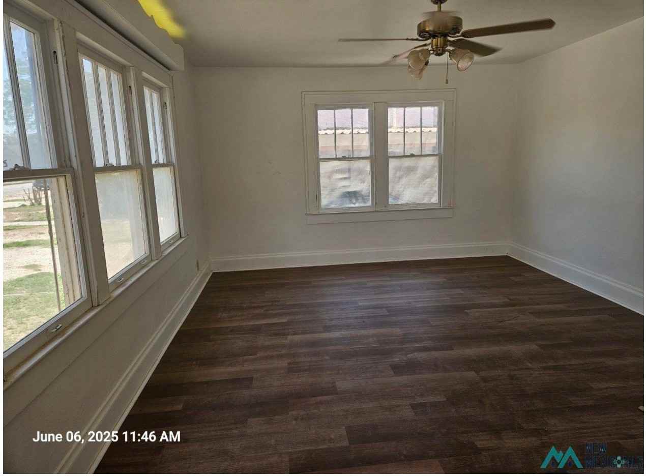 307 N Mesquite St - Photo 3 of 7