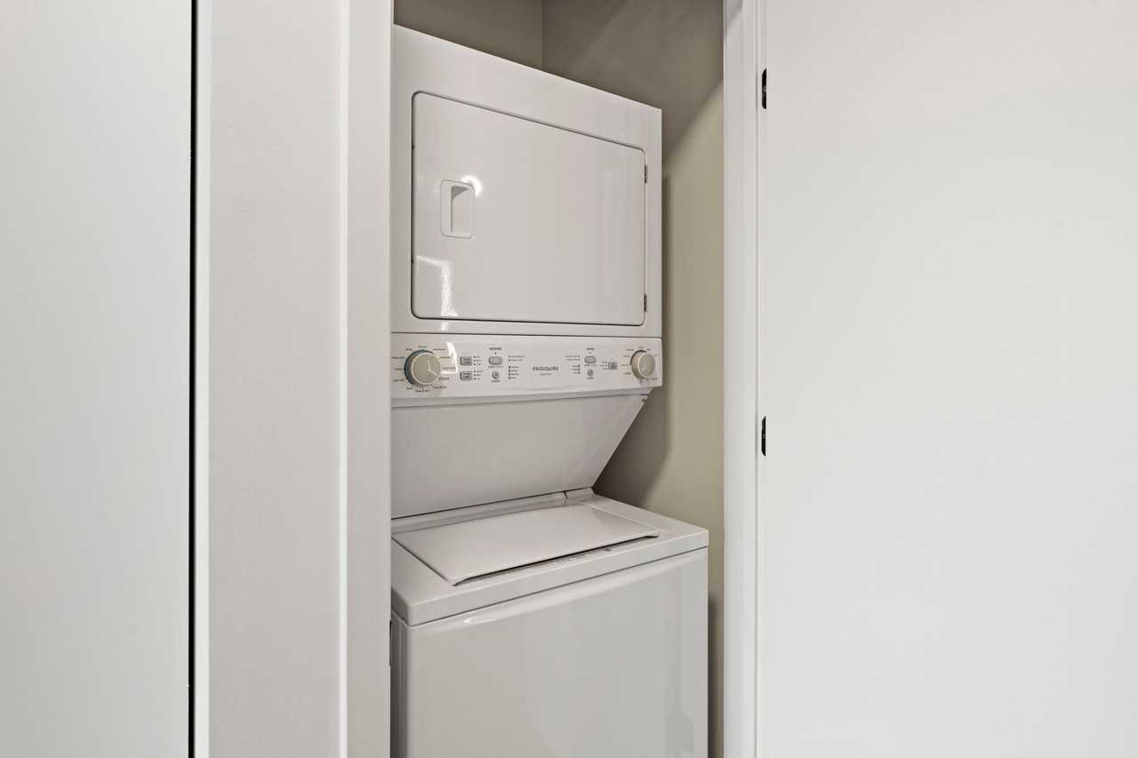 154 N Ashland Ave - Photo 3 of 18