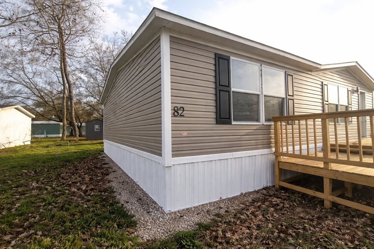 82 Deerwood Park - Photo 2 of 4