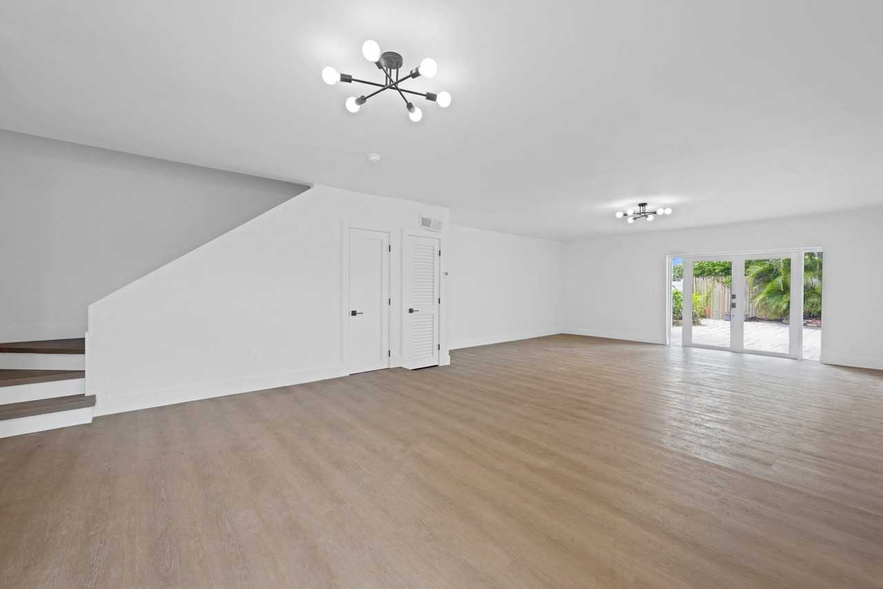 13514 Ne 23rd Pl - Photo 4 of 20