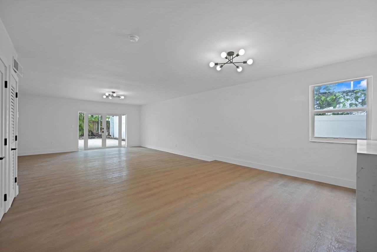 13514 Ne 23rd Pl - Photo 5 of 20