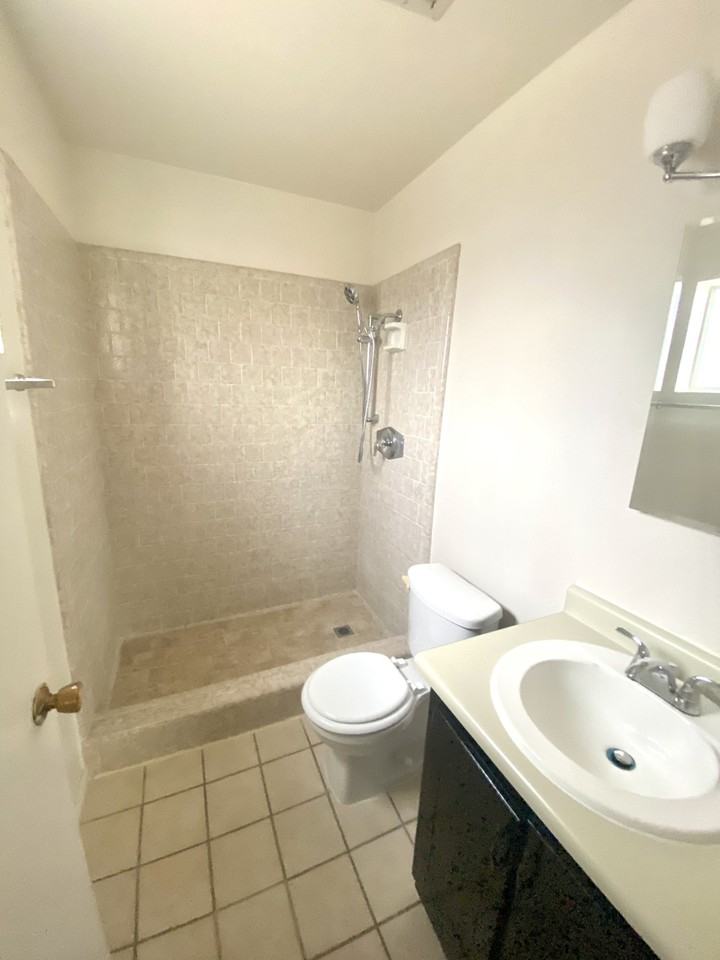 4408 W 15th St - Photo 3 of 6