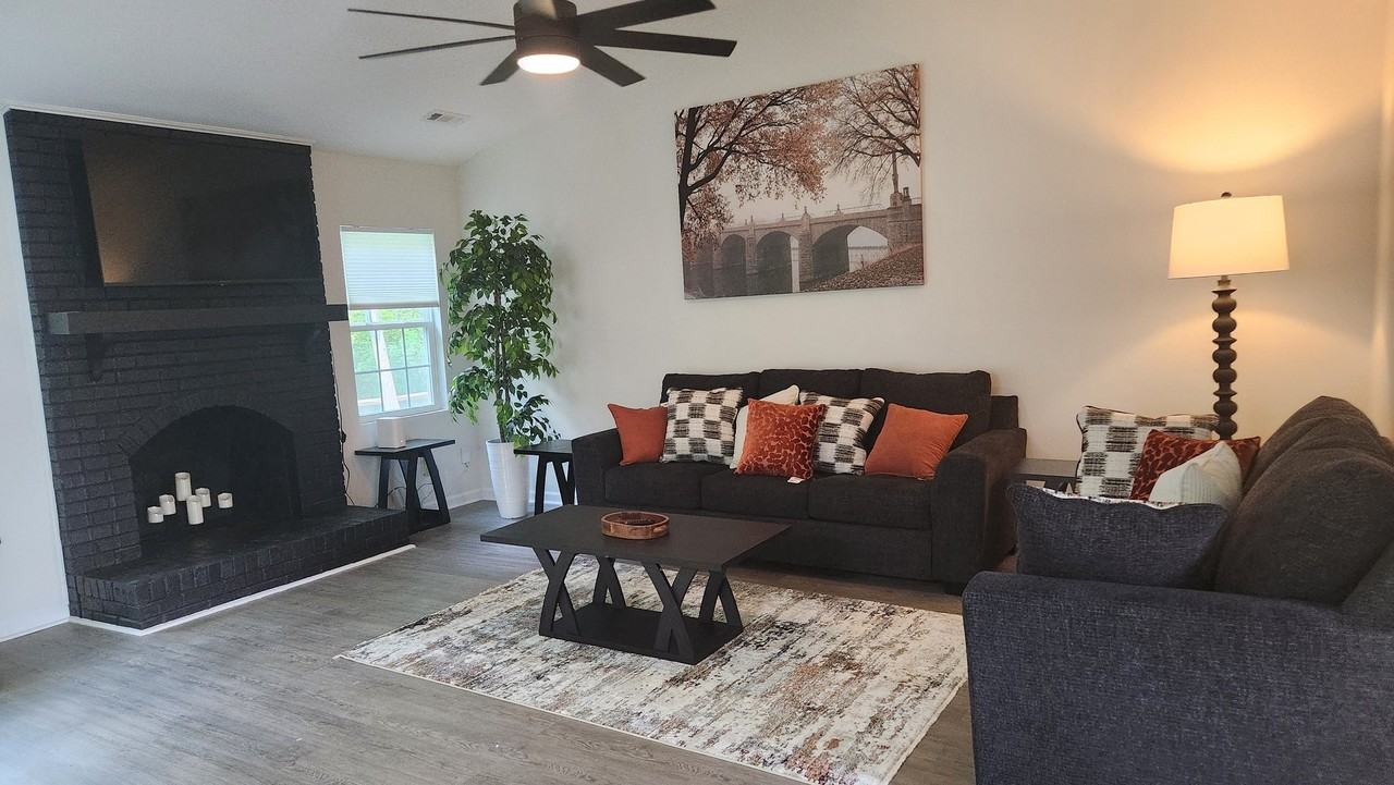 11301 Smoke Tree Ln - Photo 3 of 14