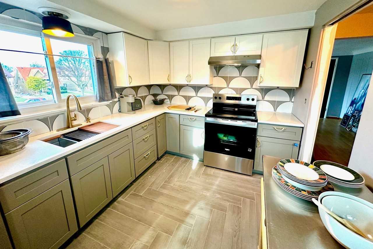 636 N 54th St - Photo 2 of 8