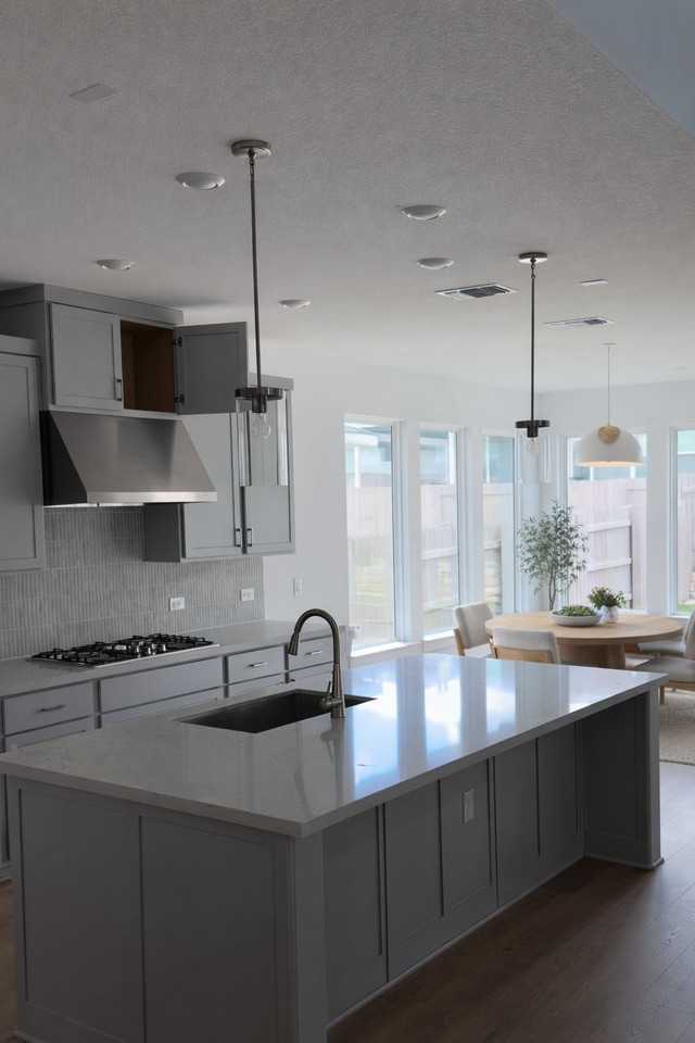 9509 Boathouse Dr - Photo 2 of 16