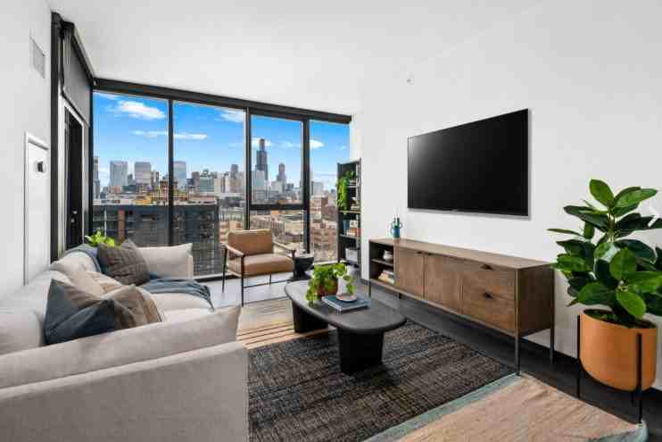 1390 W Randolph St #3 - Photo 4 of 16